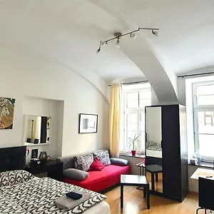 Msq Diana - 10 Min From Center - Free Coffee And Tea - High Speed Internet Apartment